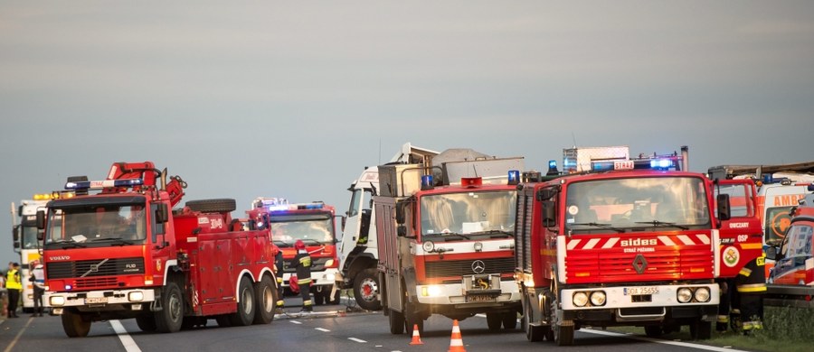 Seria wypadków na A4. Siedem osób zostało rannych w karambolu na autostradzie A4 pomiędzy Legnicą a Zgorzelcem. Do wypadku doszło też na odcinku pomiędzy węzłami Kostomłoty a Kąty Wrocławskie. 