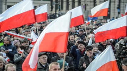 Współzałożyciel Partii Razem: Nie kupujemy bajki, że przez 25 lat demokracja miała się świetnie