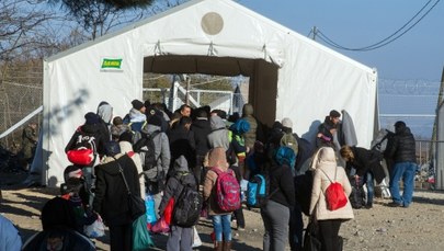 Szef węgierskiego MSZ: Wiedeń ws. uchodźców myli "solidarność z głupotą"
