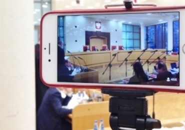 Komisja omawia poprawki PiS do projektu o TK. Opozycja protestuje