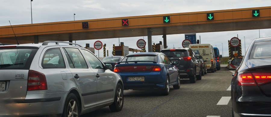 O podniesionych szlabanach i darmowych przejazdach autostradą A1 kierowcy już mogą zapomnieć. W rozmowie z „Dziennikiem Gazetą Prawną” minister infrastruktury Andrzej Adamczyk zapowiada, że więcej takich prezentów nie będzie. Zdaniem ekspertów, to krok w dobrą stronę.