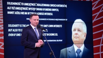 Karczewski: W rocznicę zaprzysiężenia oddajemy hołd Lechowi Kaczyńskiemu. Wałęsa i Kwaśniewski żyją