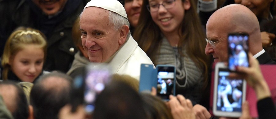Papież Franciszek został laureatem Nagrody Karola Wielkiego w 2016 roku - poinformowała kapituła tego prestiżowego wyróżnienia, przyznawanego za zasługi dla europejskiej integracji. W 2004 roku specjalną edycję nagrody przyznano Janowi Pawłowi II. 