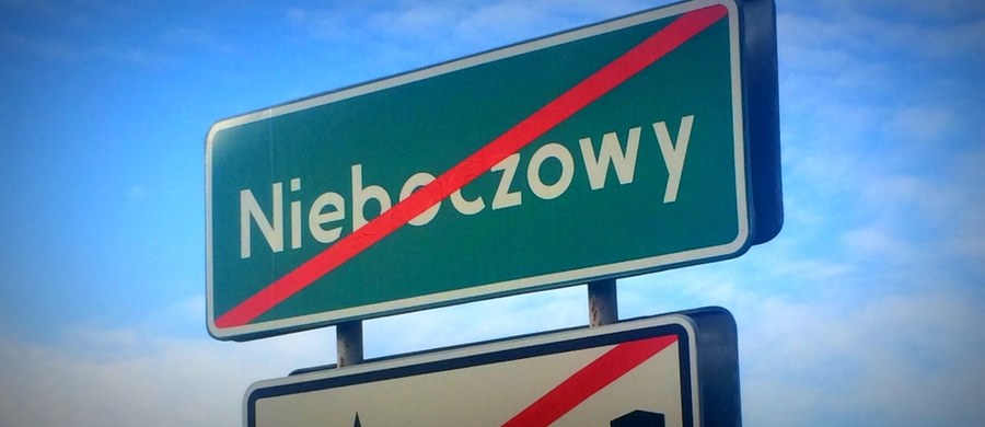 Nieboczowy znikają. Tam, gdzie teraz jest niewielka, śląska wieś, niebawem będzie przeciwpowodziowy zbiornik. To trzecia taka operacja w Polsce w ciągu ostatnich kilkudziesięciu lat. Większość mieszkańców przeprowadzi się do nowej wsi. W starym miejscu dziś spędzą ostatnią Wigilię.