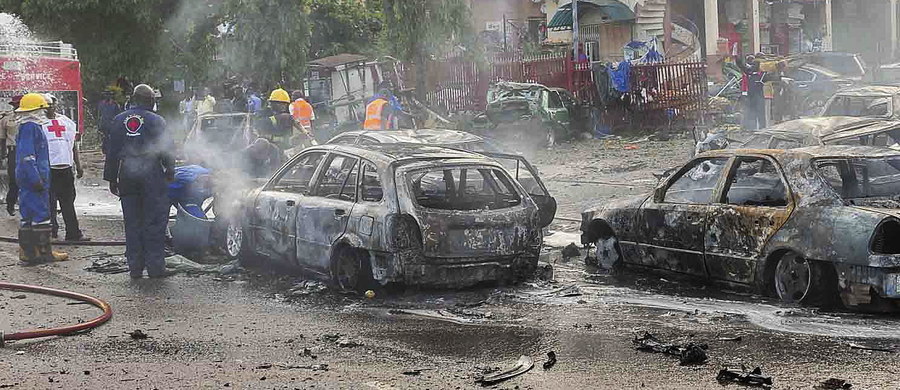 Tragedia w południowej Nigerii. Nawet stu ludzi mogło zginąć w eksplozji w zakładzie gazowniczym w mieście Nnewi. Jak wynika z relacji świadków, do wybuchu doszło w czasie przepompowywania gazu z cysterny. Na terenie zakładu było wówczas wielu ludzi, którzy napełniali gazem swoje butle.