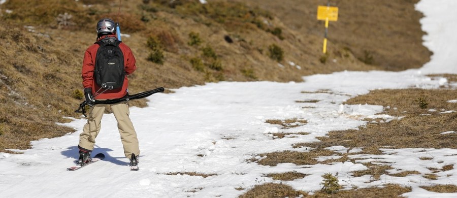 Z powodu braku śniegu władze włoskiego regionu Piemont, gdzie znajduje się wiele ośrodków i tras narciarskich, chcą ogłoszenia stanu kryzysowego. Mówią, że jest to konieczne, gdyż właściciele wyciągów i cała branża sportów zimowych ponosi ogromne straty.