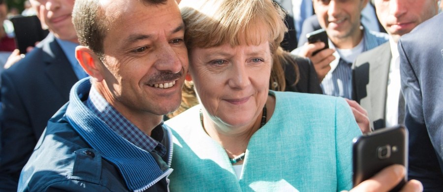 Kanclerz Niemiec Angela Merkel była najbardziej wpływową osobą na świecie w kończącym się 2015 roku - uważa agencja AFP, doceniając jej czołową rolę przy rozwiązywaniu kryzysu z imigrantami i w negocjacjach pomiędzy Grecją a UE. Wcześniej Merkel została uhonorowana przez amerykański tygodnik "Time" tytułem Człowieka Roku 2015. W ubiegłym roku za najbardziej wypływową osobę świata dziennikarze AFP uznali prezydenta Rosji Władimira Putina.