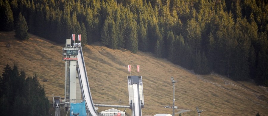 Jutro w Oberstdorfie odbędzie się pierwszy konkurs Turnieju Czterech Skoczni. Zdaniem organizatorów, mimo wyjątkowo ciepłej zimy, nie będzie problemu z przeprowadzeniem zawodów także w pozostałych miastach: Garmisch-Partenkirchen, Innsbrucku i Bischofshofen.
