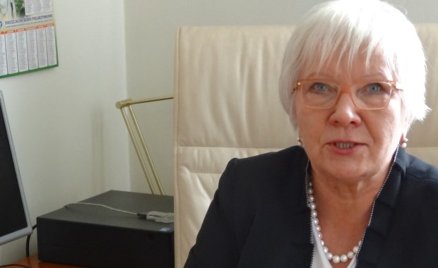 Trudny problem, jak wyleczyć służbę zdrowia w Polsce -  "Nie łapiemy chorych na ulicy i nie wmawiamy im choroby. Mamy nadwykonania, bo NFZ nie doszacowuje liczby pacjentów i nie chce za nich płacić" - mówi RMF FM dyrektor Szpitala Specjalistycznego im. Jana Pawła II w Krakowie, dr Anna Prokop-Staszecka. Szpitale nie mają wyjścia, szczególnie jeśli ratują życie tzw. trudnych pacjentów, za których NFZ płaci kilkanaście razy mniej, niż wynoszą koszty leczenia. W rozmowie z Grzegorzem Jasińskim dr Prokop-Staszecka mówi także o niewypale, jakim okazał się pakiet onkologiczny, trudnym słowie „współpłacenie” i potrzebie bliższej współpracy szpitali z lekarzami rodzinnymi.