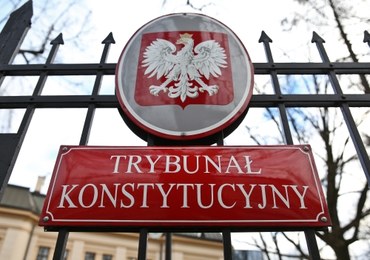 Opozycja ostro krytykuje podpisanie przez Andrzeja Dudę noweli ustawy o TK. PO we wtorek ją zaskarży
