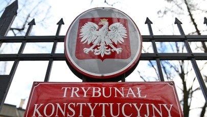 Opozycja ostro krytykuje podpisanie przez Andrzeja Dudę noweli ustawy o TK. PO we wtorek ją zaskarży