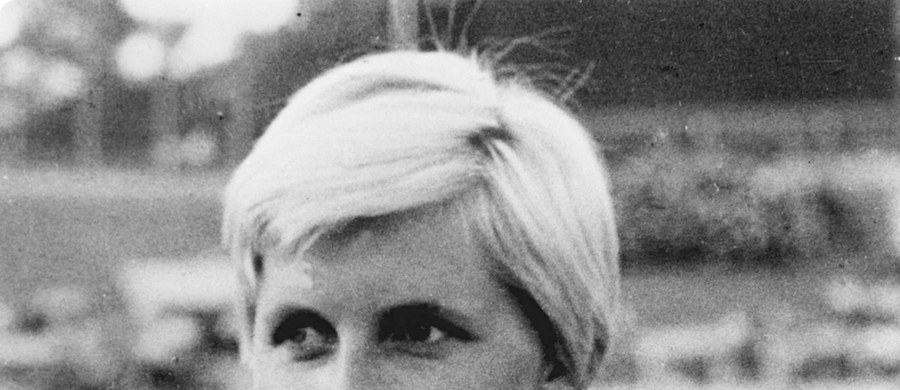 W wieku 81 lat zmarła w nocy po długiej chorobie Elżbieta Krzesińska, wybitna polska lekkoatletka - poinformował PZLA. "Złota Ela", której znakiem rozpoznawczym był długi warkocz, wywalczyła w skoku w dal złoty medal olimpijski w Melbourne i srebrny w Rzymie. Krzesińska (z domu Duńska) z powodzeniem rywalizowała także na arenie krajowej w skoku wzwyż, biegu na 80 m przez płotki i pięcioboju.