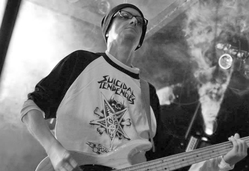 Basista zespołu B.E.T.H. zmarł w poniedziałek w nocy (28 grudnia). Miał 38 lat.