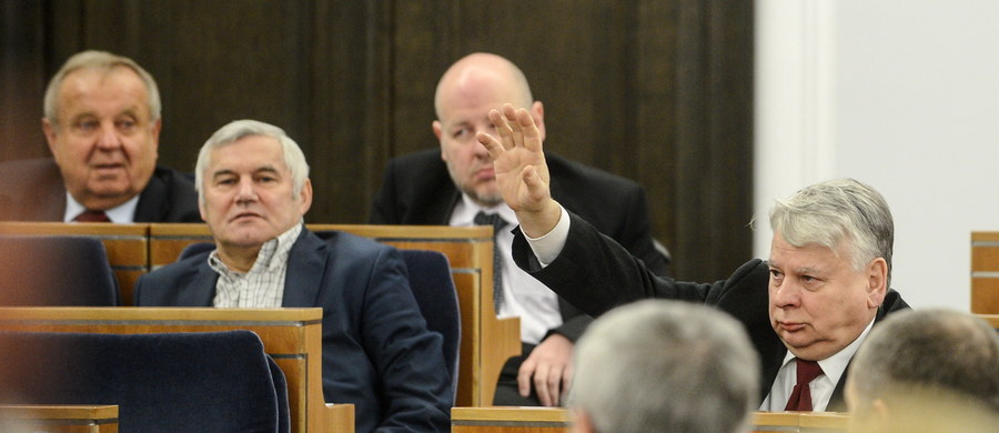 Po godz. 8. Senat wznowił obrady. Ma zająć się nowelizacjami ustaw: o służbie cywilnej oraz o radiofonii i telewizji, mają także odbyć się głosowania.