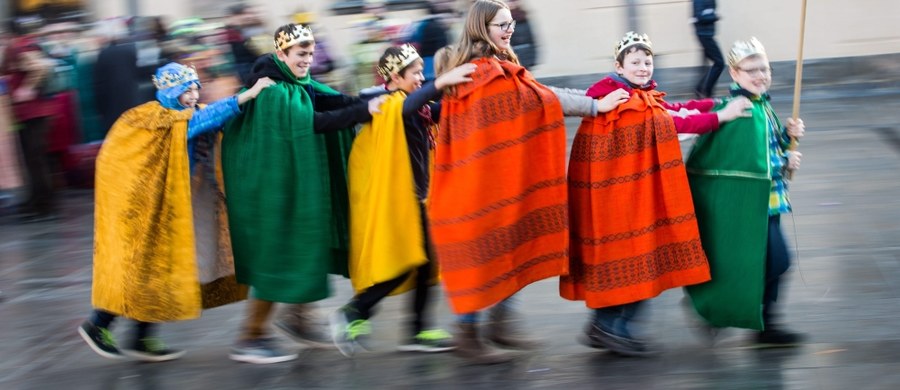 1 stycznia 2016 r. na świecie będzie prawie 7,3 mld mieszkańców, czyli o prawie 78 mln więcej niż rok wcześniej. Najludniejszym krajem są Chiny, z ponad 1,36 mld mieszkańców - szacuje amerykański urząd zajmujący się spisem ludności US Census Bureau.