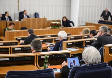 Senat zatwierdził proponowane przez PiS zmiany w prawie ws. 6-latków, służby cywilnej i mediów