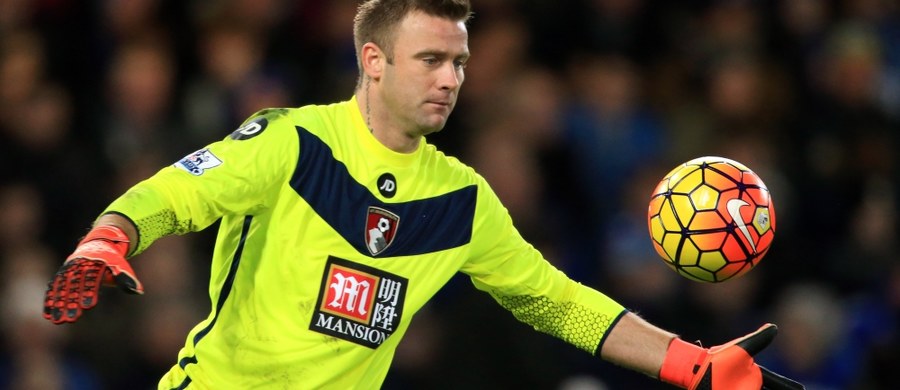 Artur Boruc obronił rzut karny, a jego AFC Bournemouth zremisował na wyjeździe z wiceliderem Leicester City 0:0 w 20. kolejce angielskiej ekstraklasy. Piłkarze Swansea City, z Łukaszem Fabiańskim w bramce, ulegli na Old Trafford Manchesterowi United 1:2.