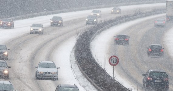 Zakorkowana zakopianka w kierunku Krakowa, autostrada A2 w stronę granicy z Niemcami i dolnośląski odcinek A4 - kierowcy w niedzielę utknęli w korkach niemal w całej Polsce. Zobaczcie zapis relacji na żywo!