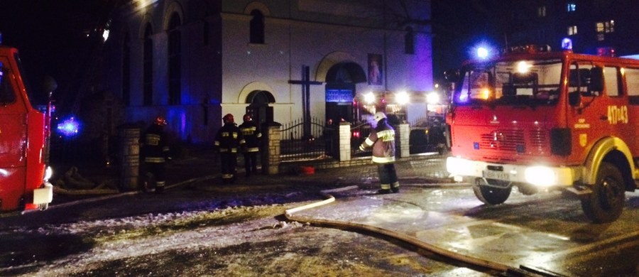 Pożar zabytkowego kościoła pod wezwaniem świętego Antoniego w Braniewie w woj. warmińsko-mazurskim. Spłonął dach i część świątyni. Informację oraz zdjęcia otrzymaliśmy na Gorącą Linię RMF FM.