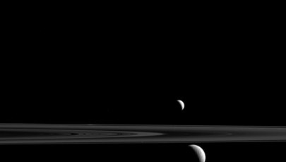 Dwa księżyce Saturna. Chyba, że... trzy