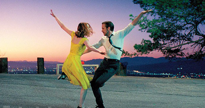 Pojawił się pierwszy fotos z filmu "La La Land" - nowego obrazu Damiena Chazelle’a ("Whiplash"), na którym widzimy roztańczone gwiazdy obrazu: Emmę Stone i Ryana Goslinga