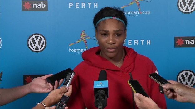 Liderka światowego rankingu tenisistek Amerykanka Serena Williams zeszła z kortu z powodu bólu kolana w pojedynku z Australijką Jarmilą Wolfe podczas meczu Pucharu Hopmana, rozgrywanych w Perth nieoficjalnych mistrzostw świata drużyn mieszanych. Williams przegrywała w tym momencie 5:7, 1:2.

"Jestem przekonana, że będę gotowa na Australian Open (zaczyna się 18 stycznia - przyp. red.). Obecnie myślę tylko pozytywnie i wiem, że wszystko będzie dobrze. To jest naprawdę drobna sprawa" - powiedziała Serena.