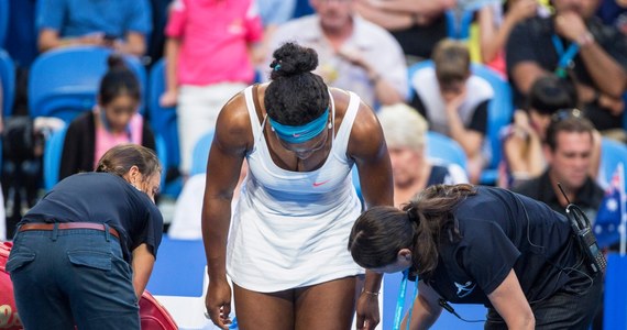 Liderka światowego rankingu tenisistek Amerykanka Serena Williams zeszła z kortu z powodu bólu kolana w pojedynku z Australijką Jarmilą Wolfe podczas meczu Pucharu Hopmana, rozgrywanych w Perth. To nieoficjalne mistrzostwa świata drużyn mieszanych.