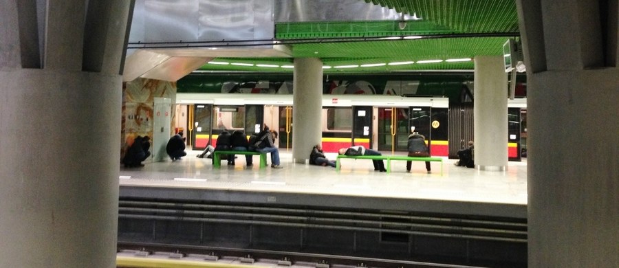 Ponad godzinę opóźnienia miał ekspres „Tatry” jadący z Warszawy do Krakowa. Jak się dowiedział reporter RMF FM, pociąg miał problemy przy wyjeździe ze stolicy – na jednym z torów pękła szyna.  