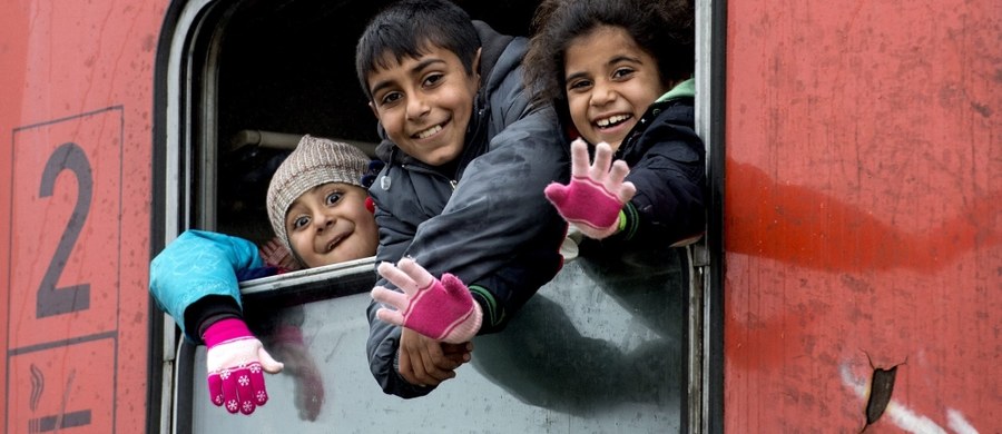 Irakijczycy i Jemeńczycy mogą trafić do Polski w ramach relokacji z obozów dla uchodźców w Grecji i we Włoszech - dowiedział się reporter RMF FM. Wcześniej mowa była jedynie o obywatelach Syrii i Erytrei. Polska zgłosiła Komisji Europejskiej, że jest gotowa przyjąć do końca marca 100 pierwszych osób. 