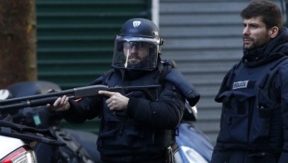 Paryż: Atak na posterunek policji. Uzbrojony napastnik został zastrzelony