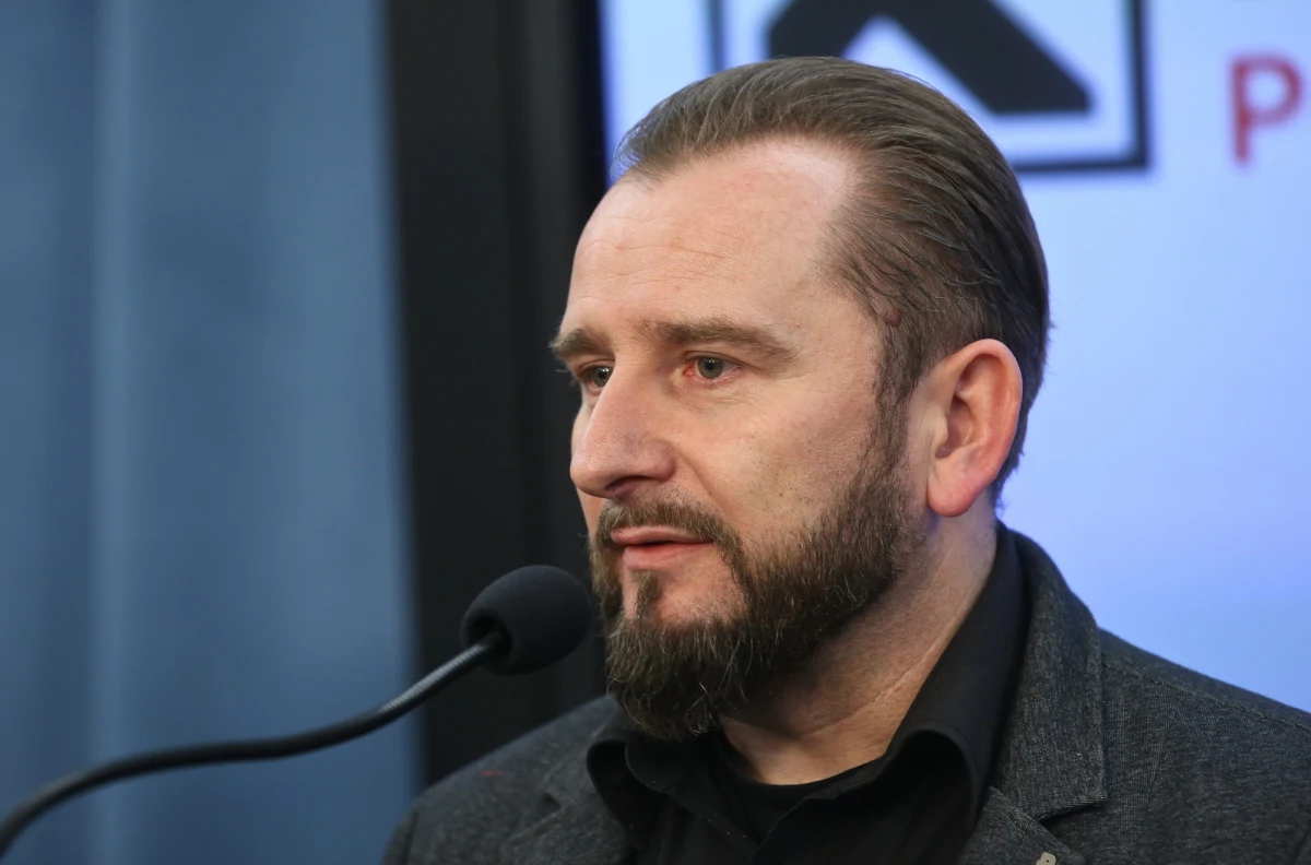 Ustawa medialna autorstwa PiS została podpisana przez prezydenta i opublikowana w Dzienniku Ustaw. "Prezydentowi zależy na tym, żeby media publiczne w Polsce wykonywały swoją misję publiczną" - mówi szefowa jego Kancelarii. Czy PiS i Kukiz'15 zawarły koalicję ws. mediów publicznych? Andrzej Duda podpisał również między innymi ustawy o 6-latkach i służbie cywilnej. Czy możliwa jest współpraca partii Kukiza z innymi partiami? Co z nową konstytucją? W piątek gościem Konrada Piaseckiego w Kontrwywiadzie RMF FM będzie Piotr Liroy-Marzec z Kukiz'15. 