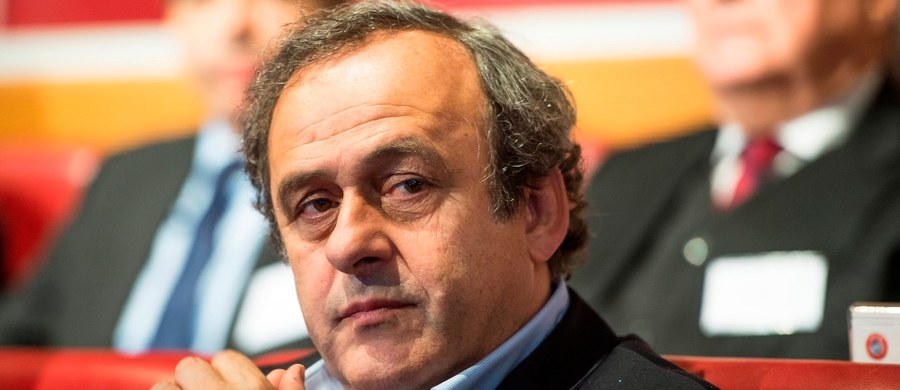 Michel Platini nie będzie startował w wyborach na stanowisko prezydenta Międzynarodowej Federacji Piłkarskiej (FIFA). "Czas nie jest dla mnie dobry. Nie mam środków do walki na równych prawach z innymi kandydatami. Nie dano mi szansy udziału w tej grze. Bye, bye FIFA" - powiedział agencji AP.