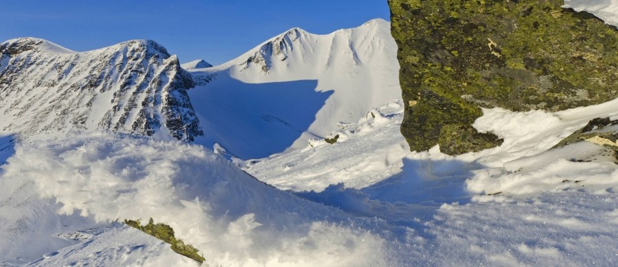 Zarejestrowany w Szwecji samolot rozbił się w nocy w górach na granicy Norwegii i Szwecji. Maszyna zniknęła w nocy z radarów. Na jej pokładzie były dwie osoby.