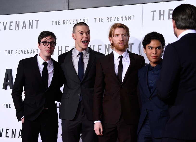 Domhnall Gleeson i Will Poulter, aktorzy występujący w filmie "Zjawa", ceremonię rozdania Złotych Globów najprawdopodobniej obejrzą w domu.