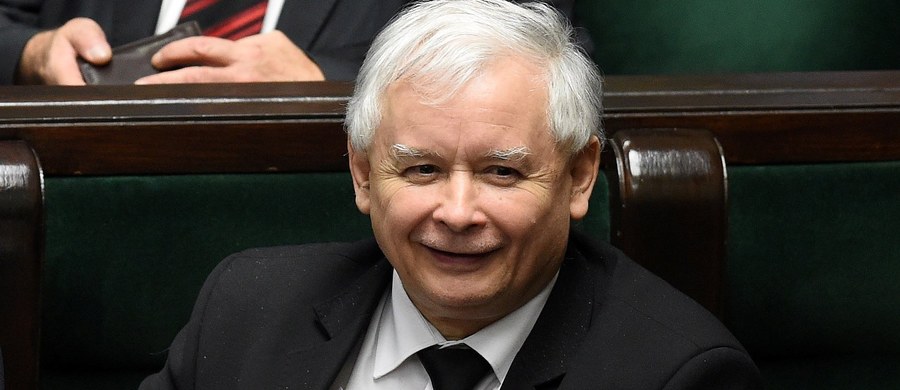 Policja w Makowie Mazowieckim umorzyła dochodzenie w sprawie wypowiedzi prezesa PiS Jarosława Kaczyńskiego o uchodźcach. Powodem był „brak znamion czynu zabronionego”. Chodzi o wypowiedź Kaczyńskiego z października ubiegłego roku.