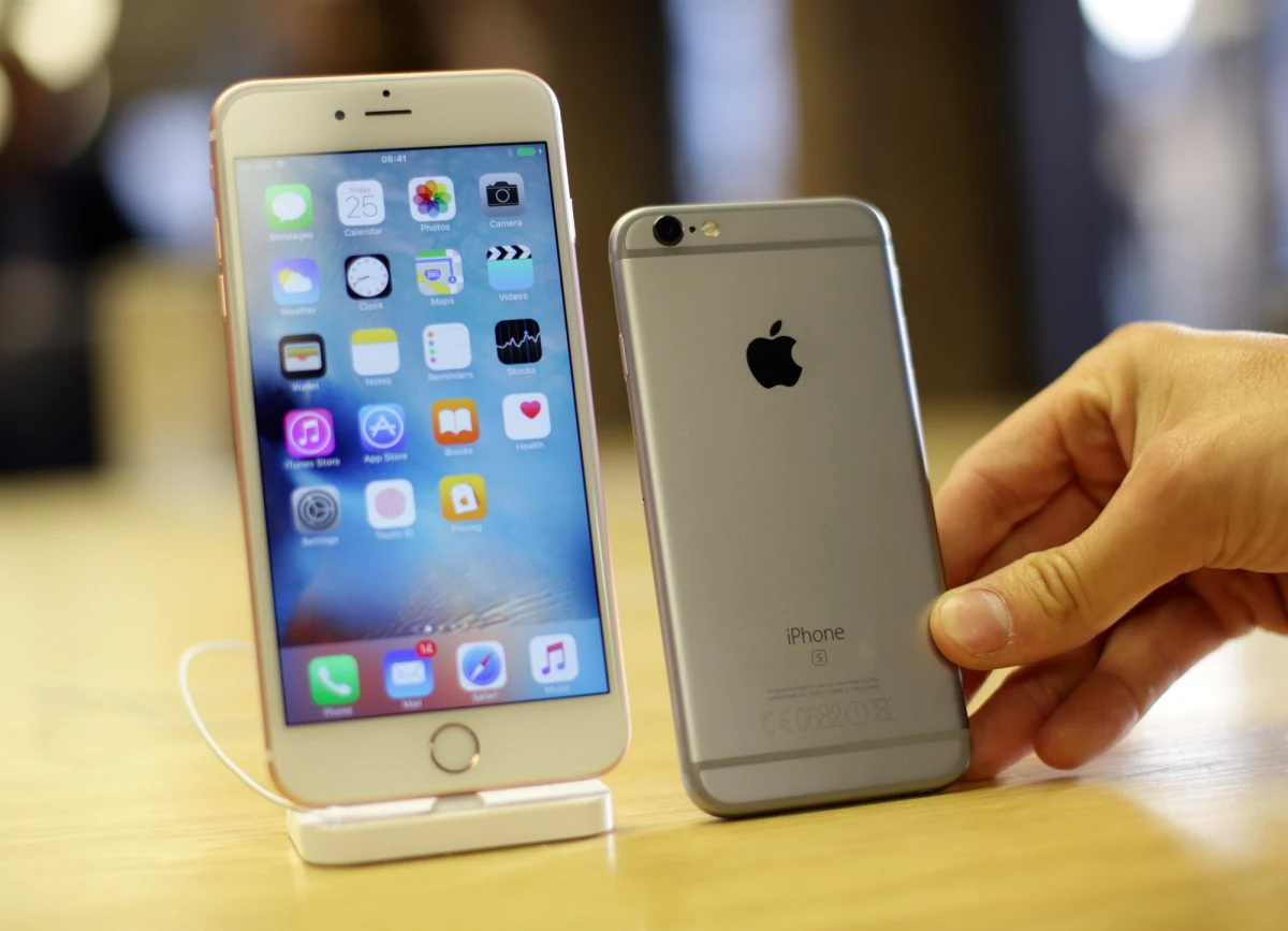 Korporacja Apple zarejestrowała domenę "apple.car". Specjaliści zastanawiają się, czy firma zacznie teraz walczyć o klienta w dziedzinie przemysłu samochodowego. "Może to mieć związek z aplikacją dla IPhone'ów przeznaczoną dla kierowców, ale nie musi" – komentuje agencja Reutera.