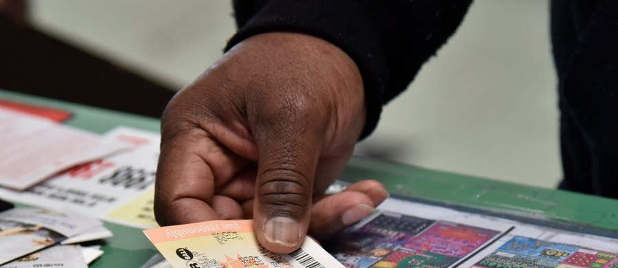 W Stanach Zjednoczonych w sobotę w loterii Powerball będzie można zgarnąć fortunę. Chodzi o 800 milionów dolarów, czyli trzy miliardy 200 milionów złotych. 