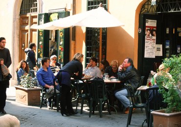 Włosi wracają do stylu życia sprzed kryzysu: dieta śródziemnomorska i auto