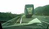 Dlaczego powinieneś uważać, przejeżdżając obok TIR-a