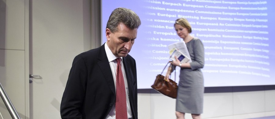 Niemiecki komisarz ds. agendy cyfrowej Gunther Oettinger, który skrytykował Polskę na łamach niemieckiego dziennika "Frankfurter Allgemeine Sonntagszeitung" i opowiedział się za rozpoczęciem procedury nadzoru wobec naszego kraju, dostał reprymendę od szefa Komisji Europejskiej Jean-Claude’a Junckera. Taką informację uzyskała z unijnych źródeł korespondentka RMF FM Katarzyna Szymańska-Borginon. Sam Oettinger powiedział dzisiaj, że otrzymał dziś list od polskiego ministra sprawiedliwości Zbigniewa Ziobry, ale jeszcze go nie przeczytał. 