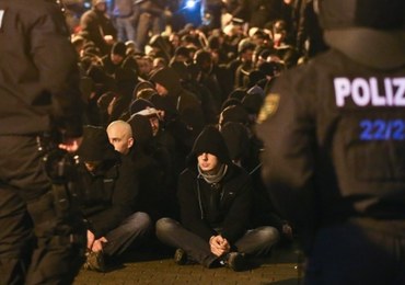 Uliczne burdy w Lipsku. Demonstrowali przeciwnicy przyjmowania uchodźców i zwolennicy otwartości