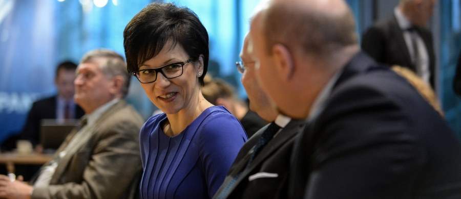 Nadzwyczajne Walne Zgromadzenie GPW odwołało czterech członków rady nadzorczej giełdy, w tym Wiesława Rozłuckiego, który był pierwszym prezesem warszawskiego parkietu. W składzie nowo powołanej rady znajdują się natomiast Jarosław Grzywiński, Łukasz Hardt, Adam Miłosz, Wojciech Nagel i Ewa Sibrecht-Ośka. Wcześniej Nadzwyczajne Walne Zgromadzenie GPW wybrało na nowego prezesa giełdy prof. Małgorzatę Zaleską.