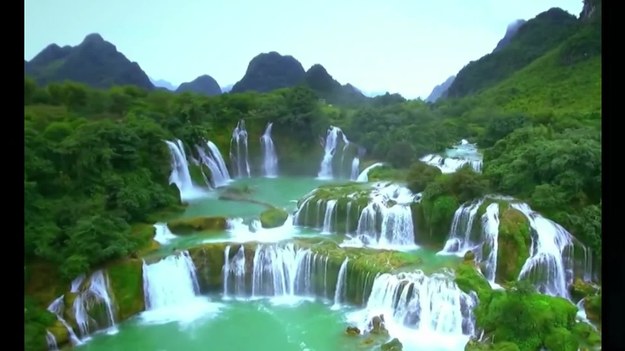 Przepiękny wodospad Detian znajduje się na granicy chińsko-wietnamskiej. To wideo na pewno poprawi wam humor, kiedy zimowa pogoda za oknem nie rozpieszcza.