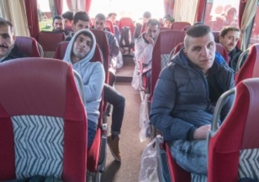 Polityk wysłał autobus uchodźców do Angeli Merkel
