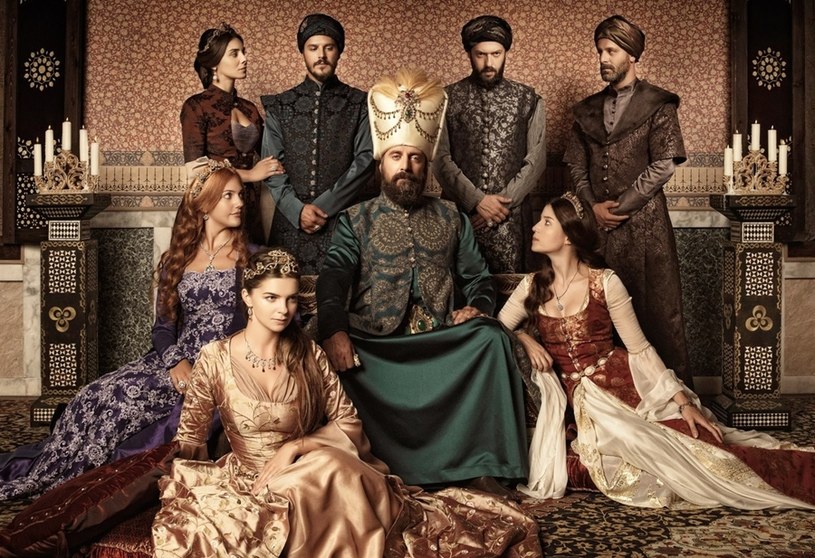 Serial "Wspaniałe stulecie" olśniewa egzotycznym blaskiem, wspaniałością strojów oraz urodą aktorek i aktorów. Skąd nagły zachwyt nad XVI-wieczną Turcją?