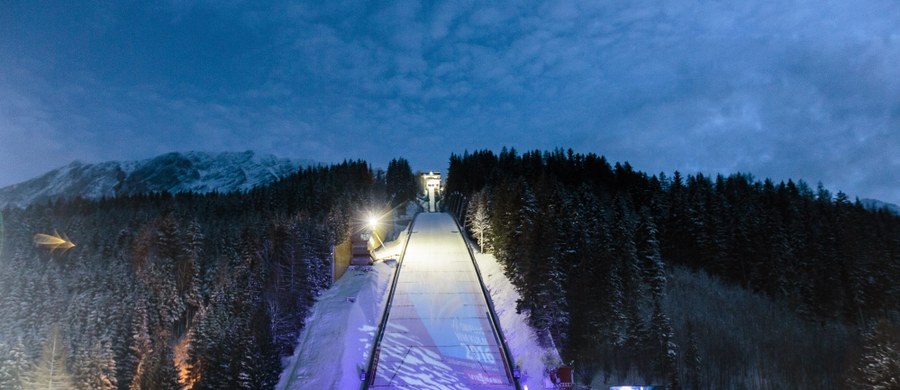 Dawid Kubacki awansował z 18. na 15. miejsce w drugiej serii konkursu indywidualnego mistrzostw świata w lotach narciarskich w austriackim Bad Mitterndorf. Klemens Murańka jest 20., a Stefan Hula - 22. Prowadzi Norweg Kenneth Gangnes. Zawody zostaną dokończone jutro.