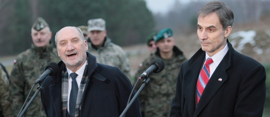 Celem naszych zamierzeń jest trwałe stacjonowanie na terenie Polski sił NATO, jak i amerykańskich oraz trwałe posiadanie skutecznej obrony przeciwlotniczej; mamy nadzieję, że będzie to być może system Patriot – mówił w Skwierzynie minister obrony narodowej Antoni Macierewicz. W konferencji prasowej, która odbyła się po zakończeniu polsko-amerykańskich ćwiczeń wojskowych „Panther Assurance” na terenie 35. dywizjonu rakietowego Obrony Powietrznej w Skwierzynie, uczestniczył także ambasador USA w Polsce Paul W. Jones.