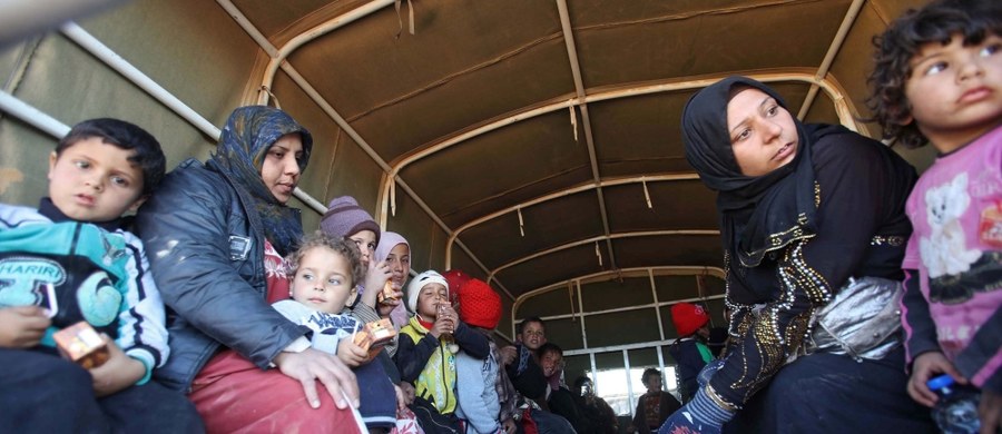 Od 15 do 20 osób zmarło z głodu w ubiegłym roku w mieście Dajr az-Zaur na północnym wschodzie Syrii - poinformowała ONZ. Organizacja zastrzegła, że dane te są niesprawdzone. Obecnie 200 tys. osób cierpi w tym mieście z powodu poważnych braków żywności.