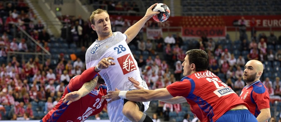 Francja pokonała w Tauron Arenie Kraków Serbię 36:26 (19:16) w pierwszym niedzielnym meczu grupy A mistrzostw Europy piłkarzy ręcznych. W drugim spotkaniu Polska zmierzy się wieczorem z Macedonią.
