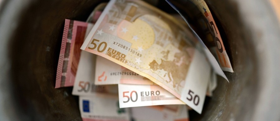 Jeden procent najzamożniejszych ludzi świata już w 2015 roku posiadał więcej niż pozostałe 99 procent. Do przekroczenia tej granicy doszło rok wcześniej, niż przewidywano - podała pozarządowa organizacja humanitarna Oxfam.